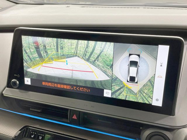 【パノラミックビューモニター】専用のカメラにより、上から見下ろしたような視点で360度クルマの周囲を確認することができます☆死角部分も確認しやすく、狭い場所での切り返しや駐車もスムーズに行えます。