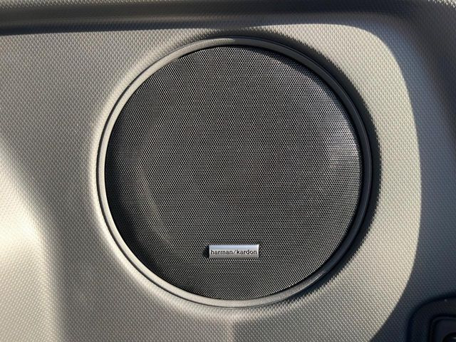 �yharman/kardon�T�E���h�V�X�e���t�������i�r�z�[���̃i�r�@�\�͂������A���x�ȃ`���[�j���O�\�͂����ڂ���Ă���A�������ȉ��y�����y���݂��������܂���
