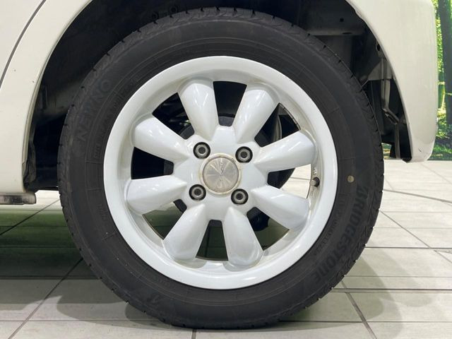 �y14�C���`�A���~�z�C�[���z�O�ςɃ}�b�`�����A���~�z�C�[���𑕒����Ă���܂��B�e��A���~�z�C�[����A�X�^�b�h���X�^�C�����戵�����Ă���܂��B���񂲑��k����������