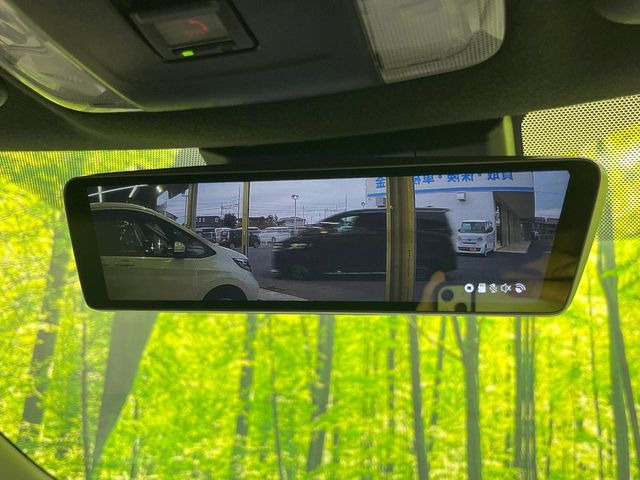 【デジタルインナーミラー】後席の大きな荷物や同乗者で後方が確認しづらい時でも安心!カメラが撮影した車両後方の映像をルームミラー内に表示。クリアな視界で状況の確認が可能です!