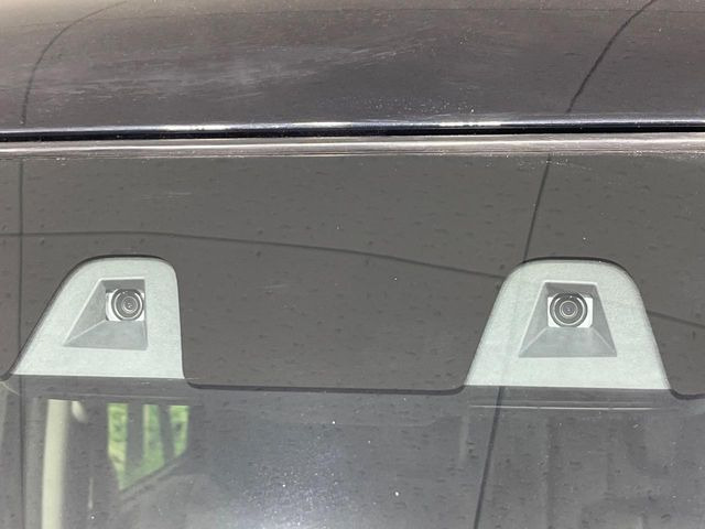 【i-ACTIVESENSE】走行中に前方の車両等を認識し、衝突しそうな時は警報とブレーキで衝突回避と被害軽減をアシスト。より安全にドライブをお楽しみいただけます。