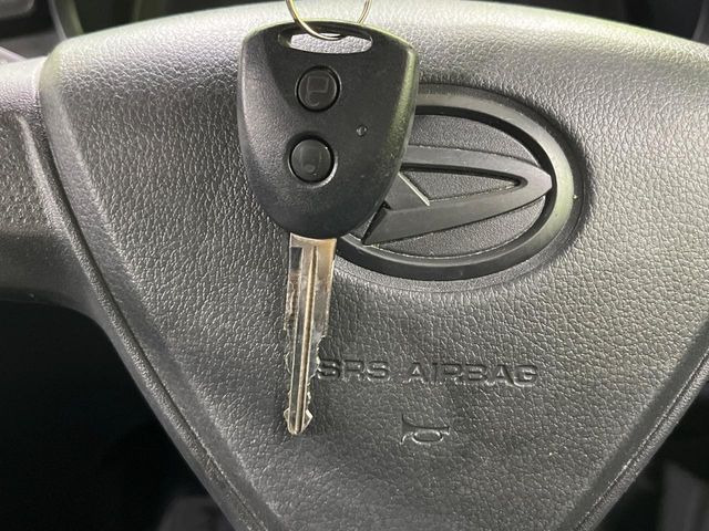 【キーレス】少し離れた場所からでもボタン一つでドアの開錠・施錠ができるのでとっても便利!ドアの鍵穴周りに傷をつけることもありません♪
