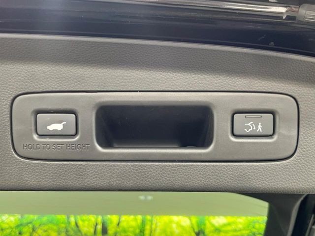 【パワーバックドア】スマートキーや運転席のボタンを押すだけでリアゲートが自動で開閉します!荷物を持っている時や、高い位置にあるバックドアを閉める際に便利な機能です♪