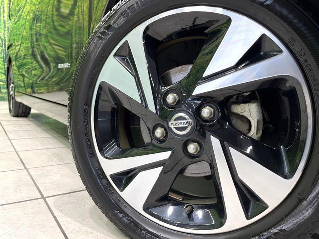 【純正15インチアルミホイール】外観にマッチした純正アルミホイールを装着しております。各種社外アルミホイールや、スタッドレスタイヤも取扱いしております。是非ご相談ください♪