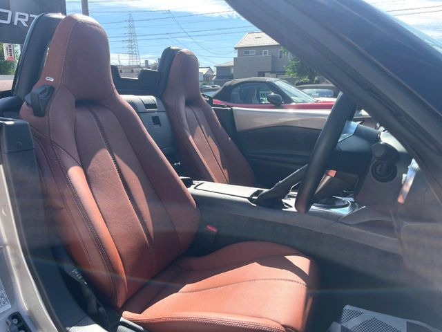 運転席シート廻りは使用感も少なく、良好な状態となっています。丁寧に使われていたことがよくわかりますね。