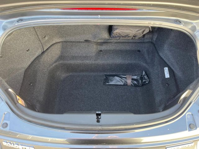 普段のお買い物や通勤、送迎等に十分な荷室スペースを確保しております。