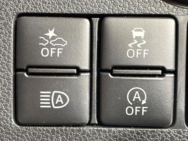 【スマートアシスト】走行中に前方の車両等を認識し、衝突しそうな時は警報とブレーキで衝突回避と被害軽減をアシスト。より安全にドライブをお楽しみいただけます。