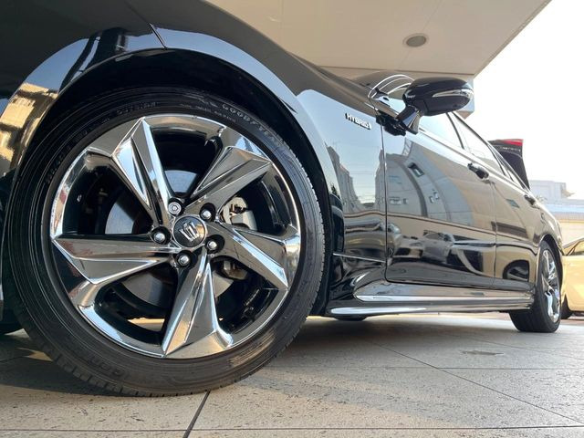 �y����18�C���`�A���~�z�C�[���z�O�ςɃ}�b�`���������A���~�z�C�[���𑕒����Ă���܂��B�e��ЊO�A���~�z�C�[����A�X�^�b�h���X�^�C�����戵�����Ă���܂��B���񂲑��k����������