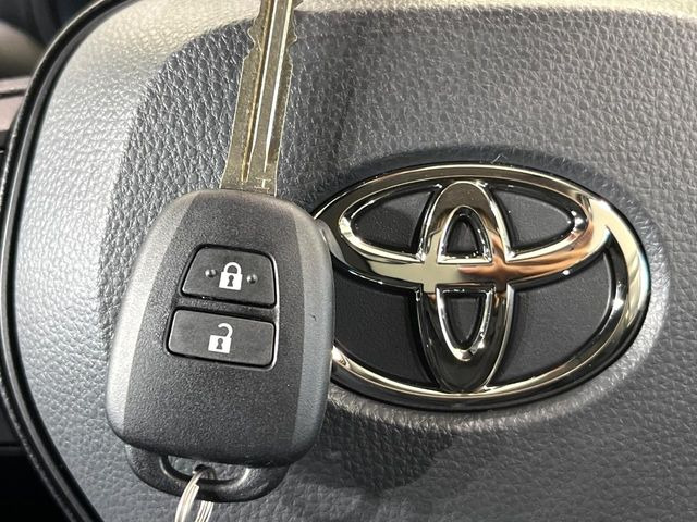 【キーレス】少し離れた場所からでもボタン一つでドアの開錠・施錠ができるのでとっても便利!ドアの鍵穴周りに傷をつけることもありません♪