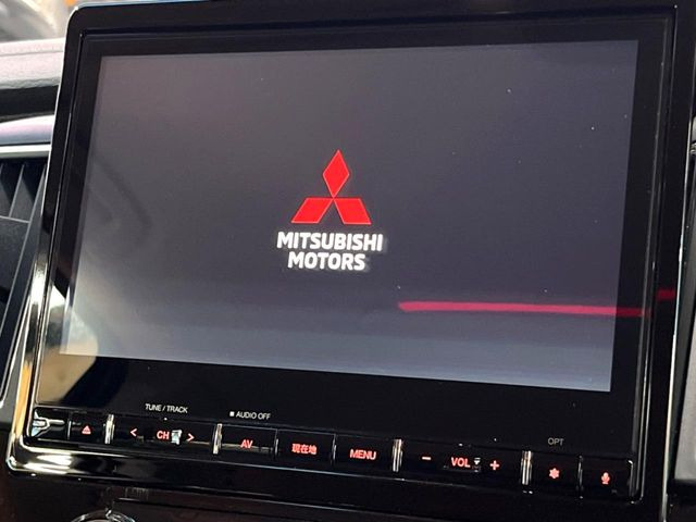 【純正ナビ】人気の純正ナビを装備しております。ナビの使いやすさはもちろん、オーディオ機能も充実!キャンプや旅行はもちろん、通勤や買い物など普段のドライブも楽しくなるはず♪