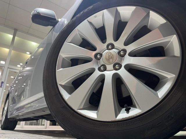 �y����17�C���`�A���~�z�C�[���z�O�ςɃ}�b�`���������A���~�z�C�[���𑕒����Ă���܂��B�e��ЊO�A���~�z�C�[����A�X�^�b�h���X�^�C�����戵�����Ă���܂��B���񂲑��k����������