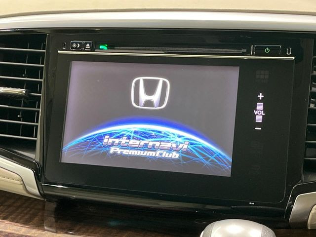 【メーカー純正ナビ】インテリアに溶け込むスタイリッシュな「専用設計」メーカーナビを装備♪視認性や操作性など基本性能にも優れ、より上質なカーライフをお楽しみいただけます。