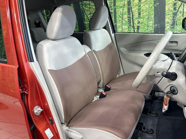 運転席シート廻りは使用感も少なく、良好な状態となっています。丁寧に使われていたことがよくわかりますね。