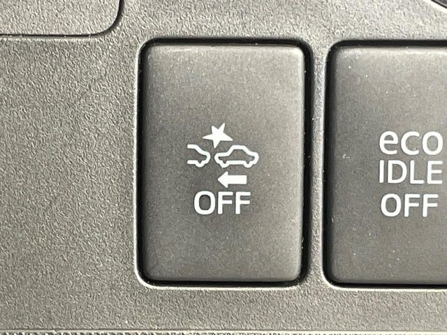 【スマートアシスト】走行中に前方の車両等を認識し、衝突しそうな時は警報とブレーキで衝突回避と被害軽減をアシスト。より安全にドライブをお楽しみいただけます。