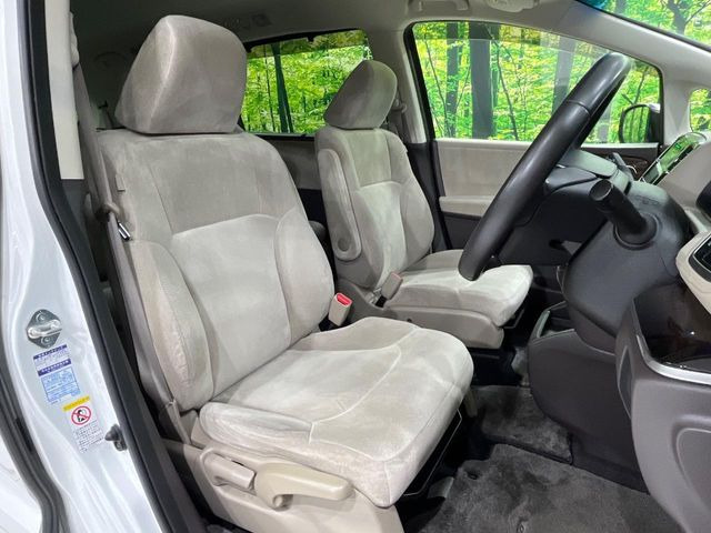 運転席シート廻りは使用感も少なく、良好な状態となっています。丁寧に使われていたことがよくわかりますね。