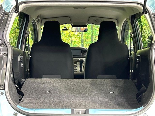 普段のお買い物や通勤、送迎等に十分な荷室スペースを確保しております。セカンドシートを倒すと、大きな荷物の積載も可能です♪