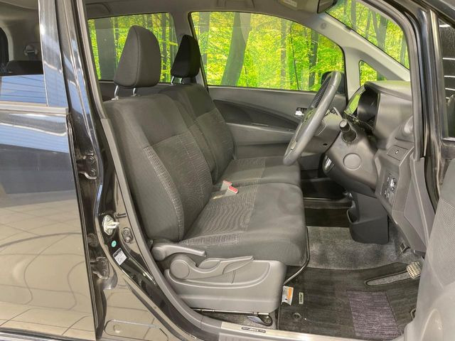 運転席シート廻りは使用感も少なく、良好な状態となっています。丁寧に使われていたことがよくわかりますね。