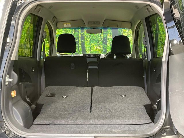 普段のお買い物や通勤、送迎等に十分な荷室スペースを確保しております。セカンドシートを倒すと、大きな荷物の積載も可能です♪