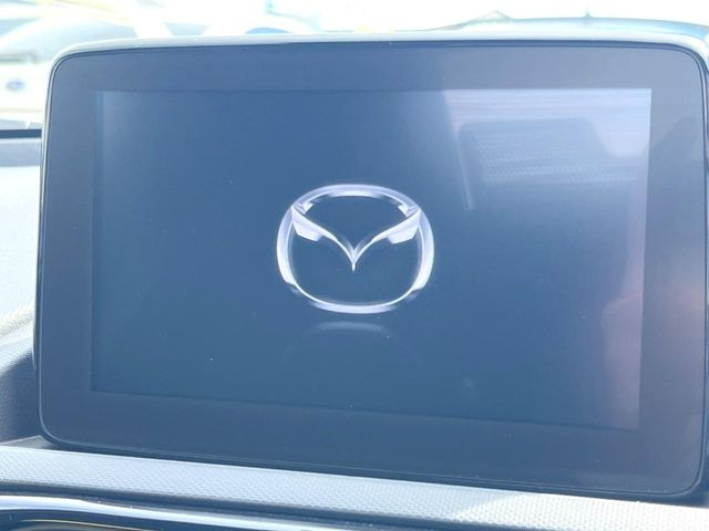 【マツダコネクトナビ】車内の雰囲気にマッチした一体型タイプのナビ。各種車輌設定やBluetooth再生等、様々な機能が楽しめます。直感的なダイヤル操作が可能で、使い勝手も良好です。
