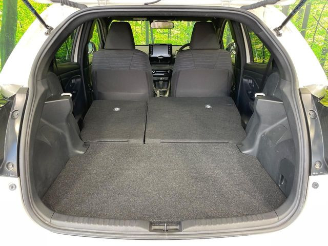 後席を格納すると、これだけの広さが!シーンに合わせたシートアレンジで、大きな荷物も積むことが出来ます♪