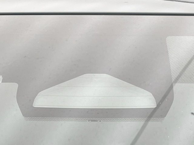 【トヨタセーフティセンス】走行中に前方の車両等を認識し、衝突しそうな時は警報とブレーキで衝突回避と被害軽減をアシスト。より安全にドライブをお楽しみいただけます。