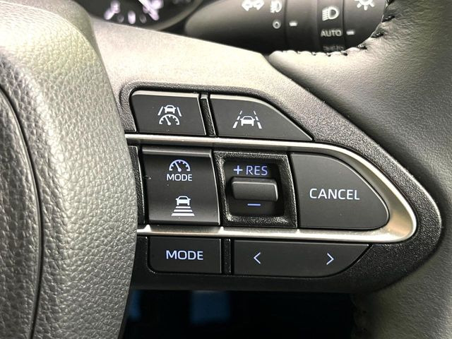 【レーダークルーズコントロール】高速道路での長距離走行が楽に!!自動で速度を保つクルーズコントロールが、衝突軽減システムと連携し、前方の車両を感知して車間を保つように速度調節してくれます!!