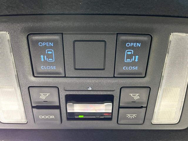 【両側パワースライドドア】スマートキーや運転席のスイッチで後席両側スライドドアの開閉が可能♪電動だから力を入れてドアを開ける必要が無く、小さなお子様でも簡単に開け閉めでき快適です♪