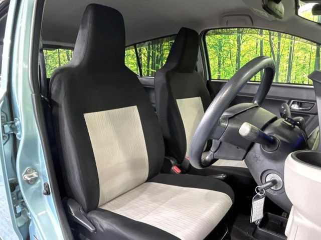 運転席シート廻りは使用感も少なく、良好な状態となっています。丁寧に使われていたことがよくわかりますね。