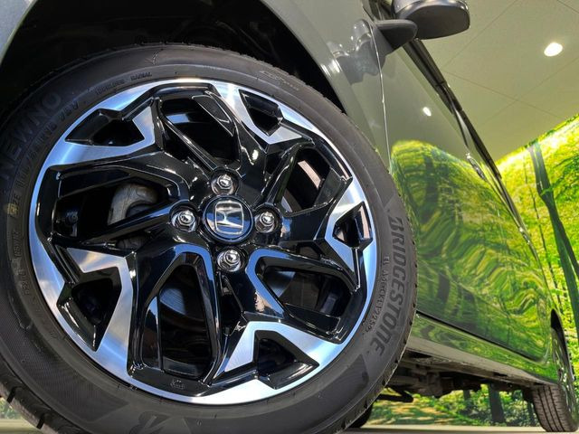 �y����15�C���`�A���~�z�C�[���z�O�ςɃ}�b�`���������A���~�z�C�[���𑕒����Ă���܂��B�e��ЊO�A���~�z�C�[����A�X�^�b�h���X�^�C�����戵�����Ă���܂��B���񂲑��k����������