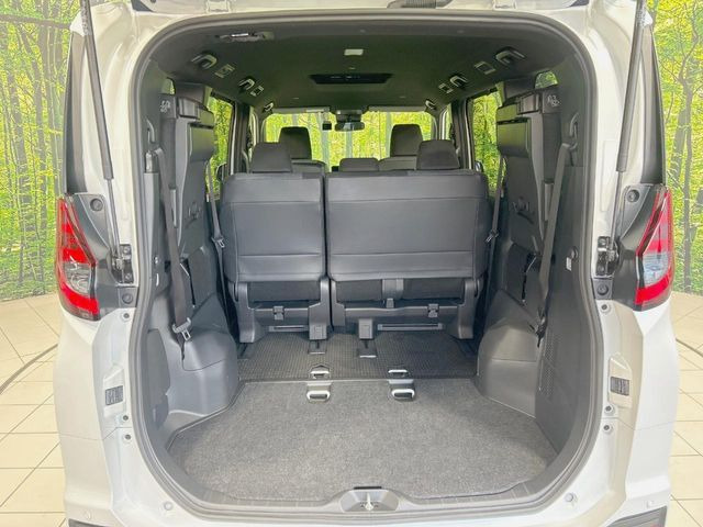 普段のお買い物や通勤、送迎等に十分な荷室スペースを確保しております。セカンドシートを倒すと、大きな荷物の積載も可能です♪
