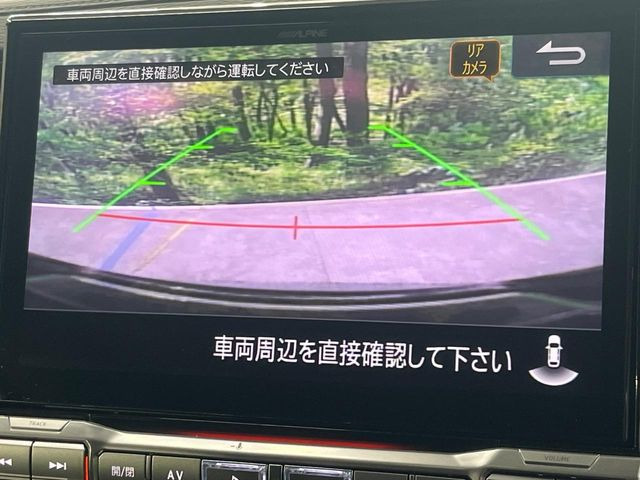 【バックカメラ】駐車時に後方がリアルタイム映像で確認できます。大型商業施設や立体駐車場での駐車時や、夜間のバック時に大活躍!運転スキルに関わらず、今や必須となった装備のひとつです!