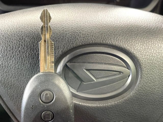 【キーレス】少し離れた場所からでもボタン一つでドアの開錠・施錠ができるのでとっても便利!ドアの鍵穴周りに傷をつけることもありません♪