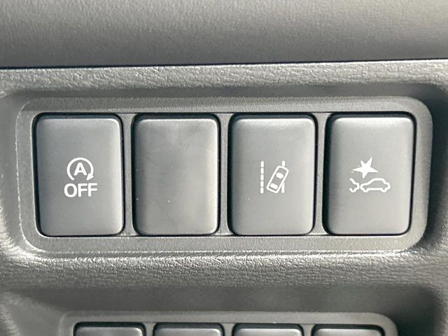【三菱e-Assist】走行中に前方の車両等を認識し、衝突しそうな時は警報とブレーキで衝突回避と被害軽減をアシスト。より安全にドライブをお楽しみいただけます。