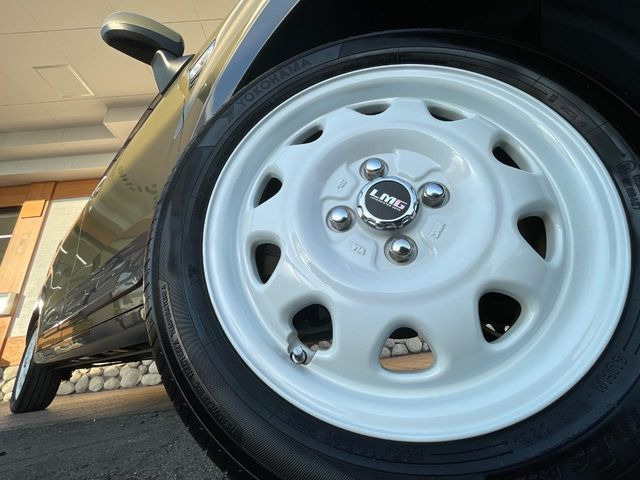 �y15�C���`�A���~�z�C�[���z�O�ςɃ}�b�`�����A���~�z�C�[���𑕒����Ă���܂��B�e��A���~�z�C�[����A�X�^�b�h���X�^�C�����戵�����Ă���܂��B���񂲑��k����������