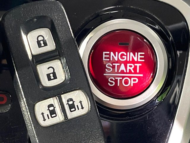 �yHonda�X�}�[�g�L�[�z�J�o����|�P�b�g�ɓ��ꂽ�܂܂ł��h�A�̎{���E�������\�ȃX�}�[�g�L�[�𑕔��B�G���W���̃I���E�I�t�����J�M�����o���K�v����������Ƃ��Ă��֗��ł���