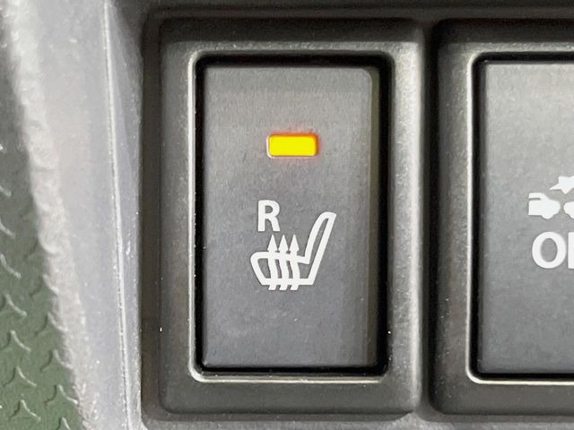【シートヒーター】寒い日に重宝するシートヒーター!エアコンより早く温まってくれるので寒がりの人も安心ですね♪エアコンの温風は乾燥するから苦手、という方にもをおすすめです。
