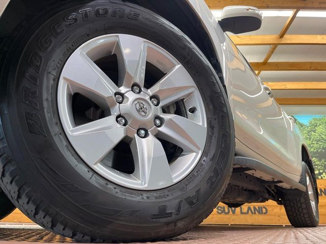 �y����17�C���`�A���~�z�C�[���z�O�ςɃ}�b�`���������A���~�z�C�[���𑕒����Ă���܂��B�e��ЊO�A���~�z�C�[����A�X�^�b�h���X�^�C�����戵�����Ă���܂��B���񂲑��k����������