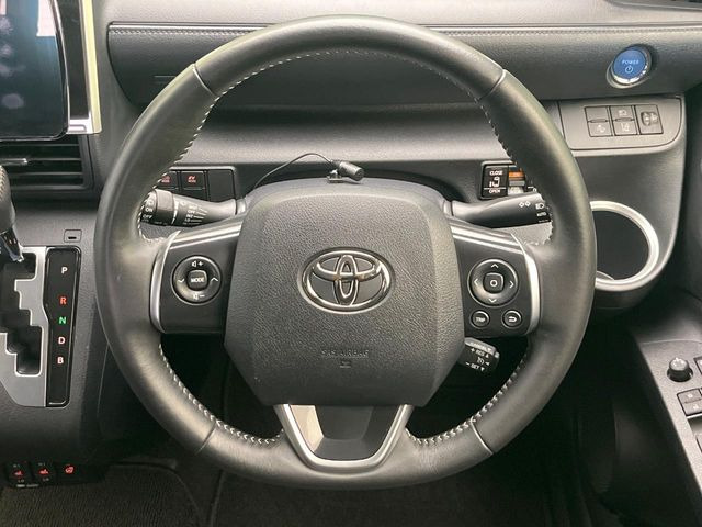 【ステアリングスイッチ】運転中、前方から目線をそらすことなく、オーディオ等の操作が可能な便利機能!安心&快適なドライブを演出してくれます♪