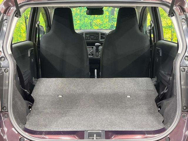 普段のお買い物や通勤、送迎等に十分な荷室スペースを確保しております。セカンドシートを倒すと、大きな荷物の積載も可能です♪