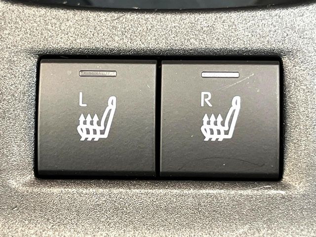 【シートヒーター】寒い日に重宝するシートヒーター!エアコンより早く温まってくれるので寒がりの人も安心ですね♪エアコンの温風は乾燥するから苦手、という方にもをおすすめです。