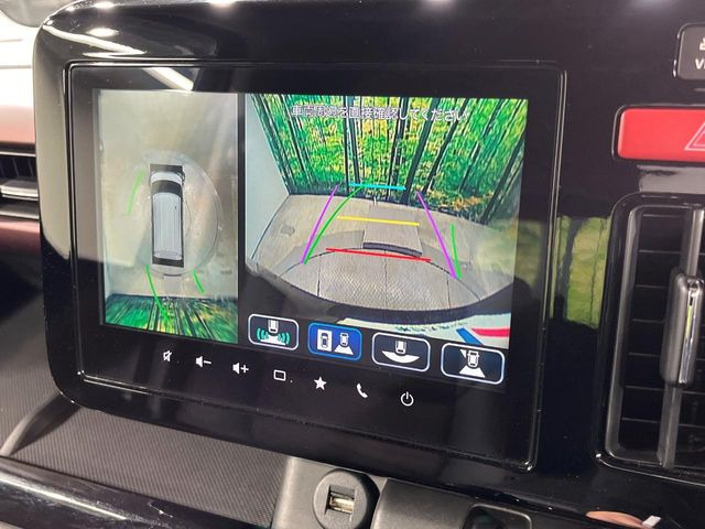 【バックカメラ】駐車時に後方がリアルタイム映像で確認できます。大型商業施設や立体駐車場での駐車時や、夜間のバック時に大活躍!運転スキルに関わらず、今や必須となった装備のひとつです!