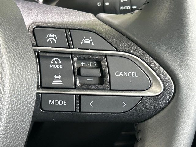 【レーダークルーズコントロール】高速道路での長距離走行が楽に!!自動で速度を保つクルーズコントロールが、衝突軽減システムと連携し、前方の車両を感知して車間を保つように速度調節してくれます!!