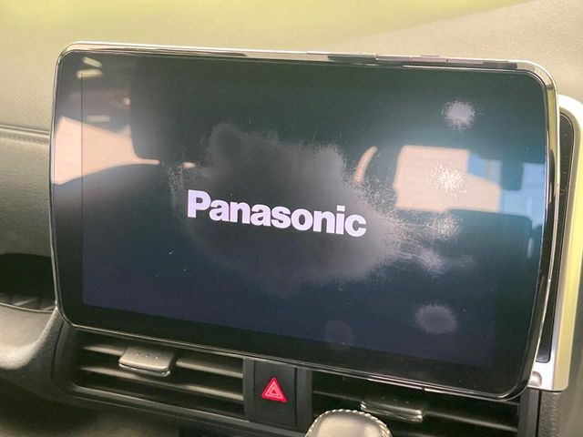 【大画面ナビ】人気の大型9インチナビを装備。存在感のある大画面はインパクト大!ナビ利用時のマップ表示は見やすく、テレビやDVDは臨場感がアップ!いつものドライブがグッと楽しくなります♪