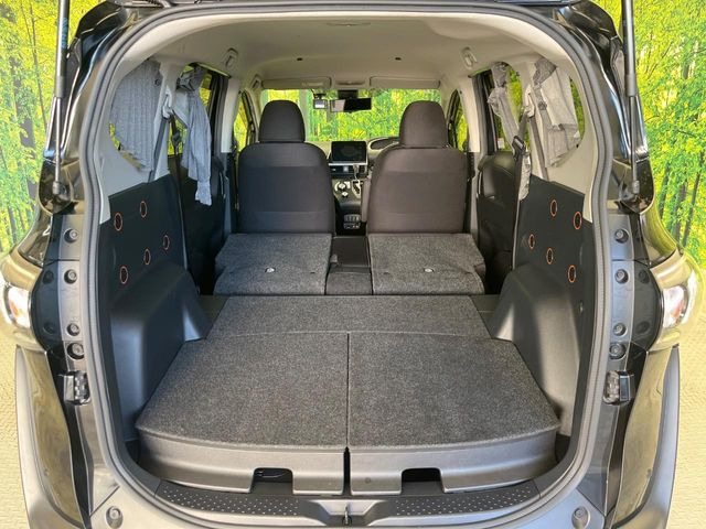 普段のお買い物や通勤、送迎等に十分な荷室スペースを確保しております。セカンドシートを倒すと、大きな荷物の積載も可能です♪