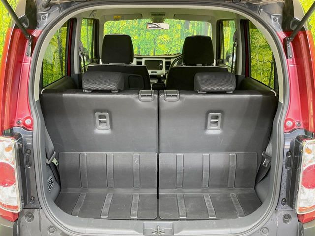 普段のお買い物や通勤、送迎等に十分な荷室スペースを確保しております。セカンドシートを倒すと、大きな荷物の積載も可能です♪