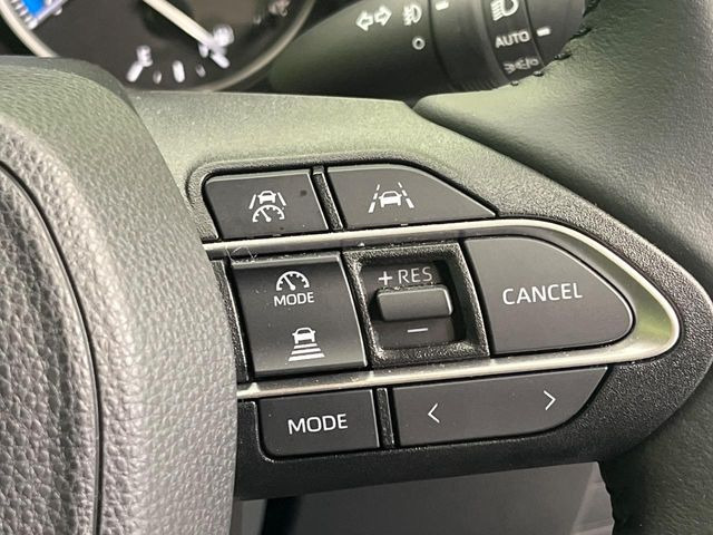 【レーダークルーズコントロール】高速道路での長距離走行が楽に!!自動で速度を保つクルーズコントロールが、衝突軽減システムと連携し、前方の車両を感知して車間を保つように速度調節してくれます!!
