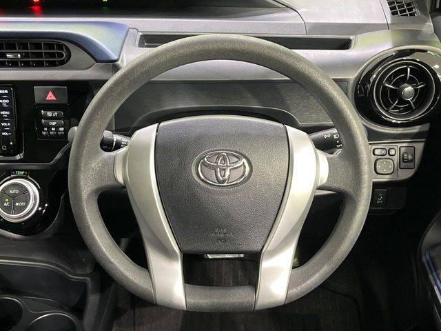 インテリアに合わせたデザインのステアリングは、運転される方のことも考え、運転しやすい形状、大きさです。是非一度、実際に触ってお確かめください。