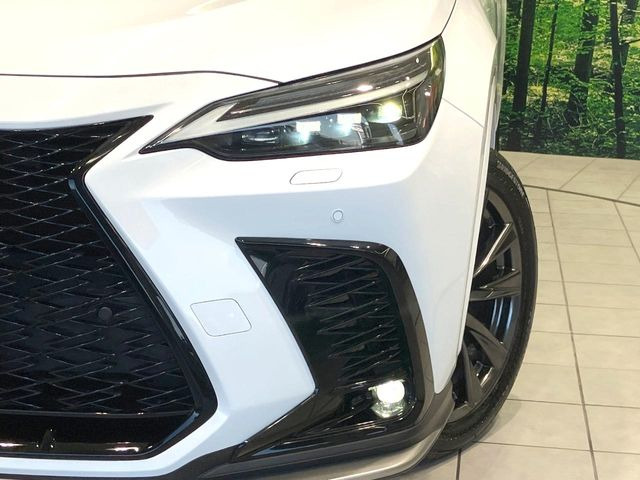 【三眼LEDヘッドライト】スタイリッシュな見た目の三眼LEDヘッドライトを装備♪スタイルだけでなく、夜間の走行も視界良好で安心してお乗りいただけます。