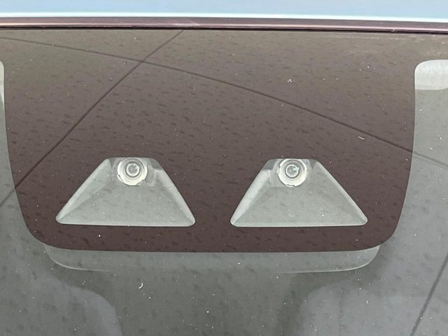 【スマートアシスト3】走行中に前方の車両等を認識し、衝突しそうな時は警報とブレーキで衝突回避と被害軽減をアシスト。より安全にドライブをお楽しみいただけます。