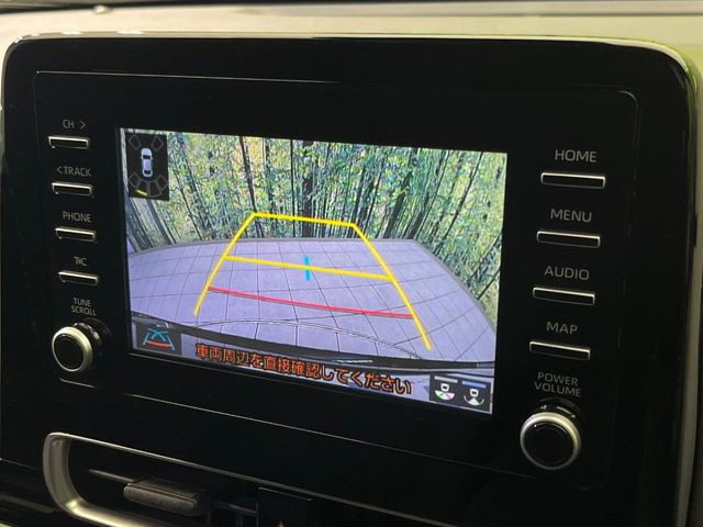 【バックカメラ】駐車時に後方がリアルタイム映像で確認できます。大型商業施設や立体駐車場での駐車時や、夜間のバック時に大活躍!運転スキルに関わらず、今や必須となった装備のひとつです!